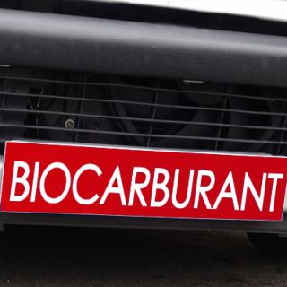 Cache plaque d'immatriculation avantage rouge Biocarburant 
