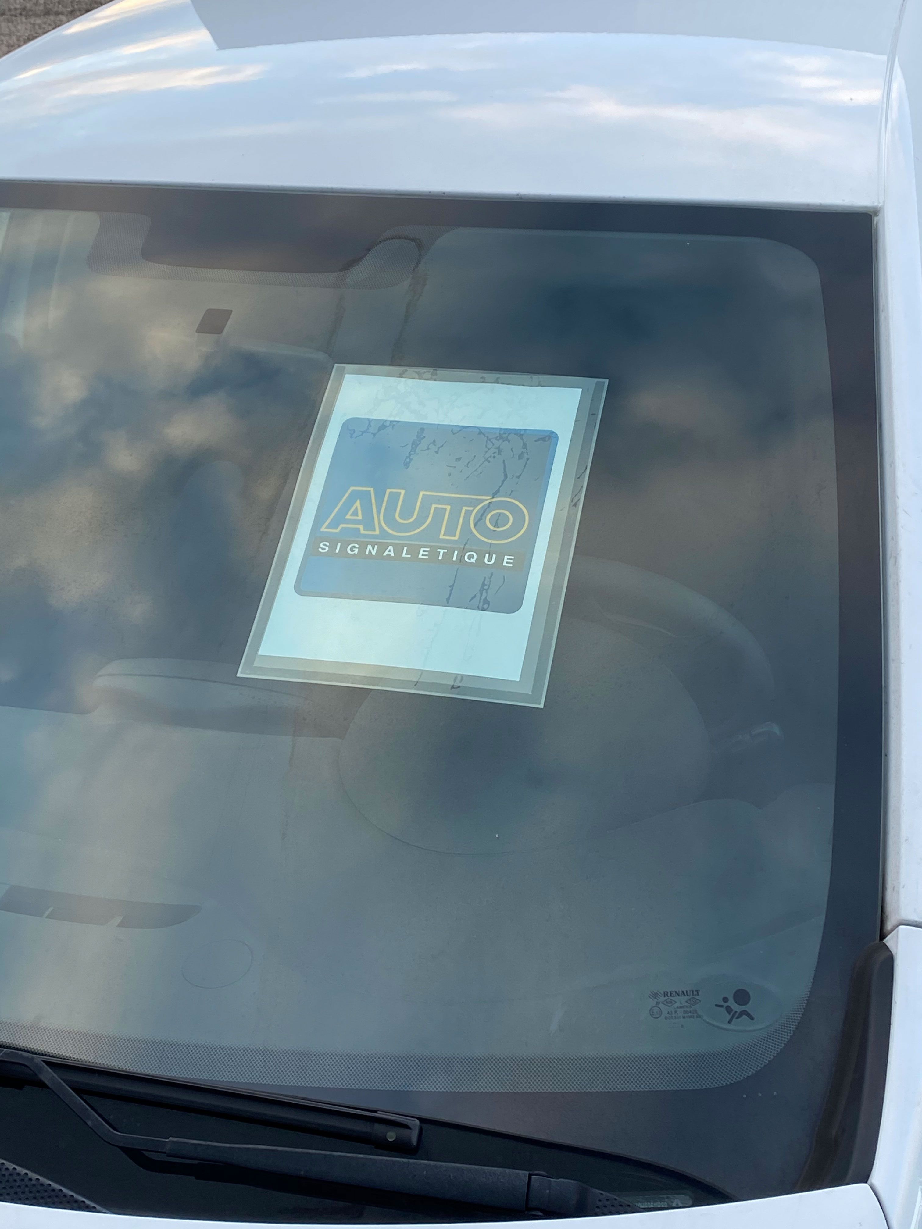 Porte affiche repositionnable de vitrage automobile à commander en ligne chez Autosignalétique